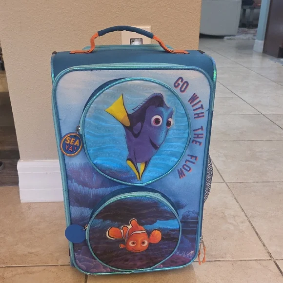 Finding Dory Kids' Suitcase Used - Picture 1 of 8
